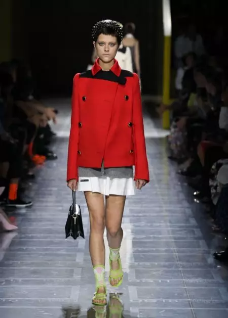 Prada trae formas retro para a primavera de 2019