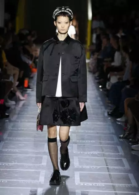 Prada porta formes retro a la primavera del 2019