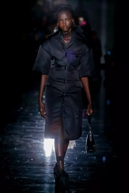 Prada illumina la notte per l'autunno 2018