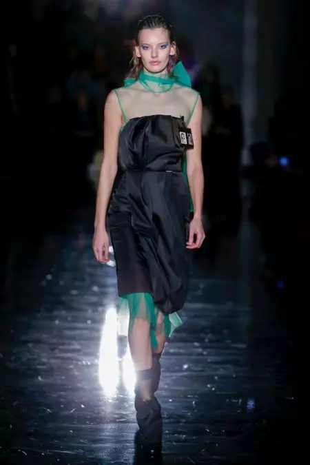 Prada illumina la notte per l'autunno 2018