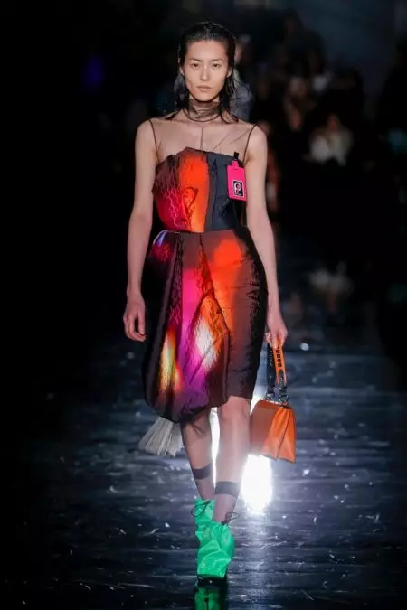 Prada 2018 жылдың күзінде түнді жарықтандырады