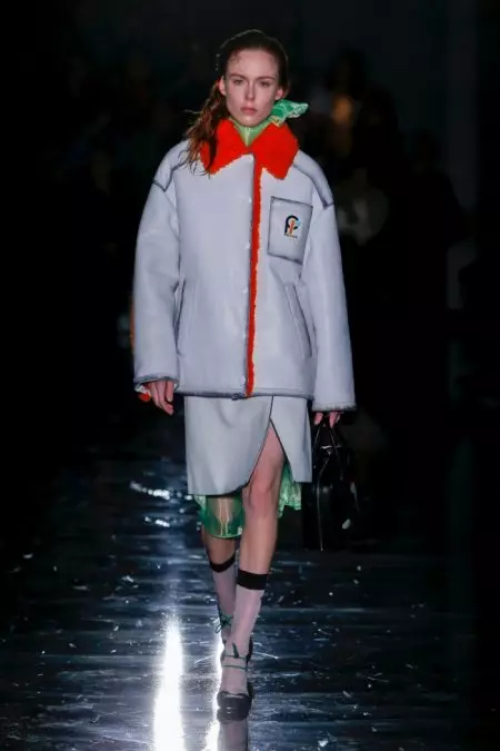 Prada 2018-нче елның көзенә төнне яктырта