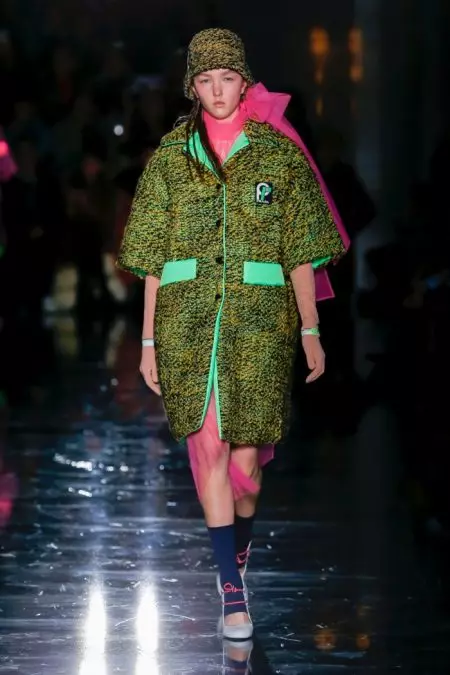 Prada illumina la notte per l'autunno 2018