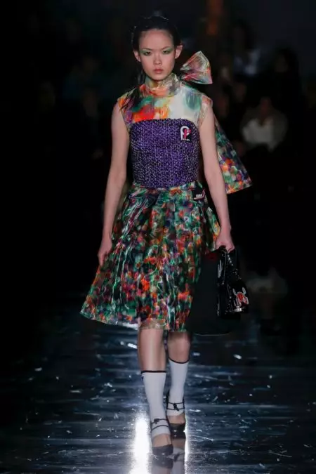 Prada illumine la nuit pour l'automne 2018