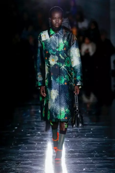 Prada illumina la notte per l'autunno 2018