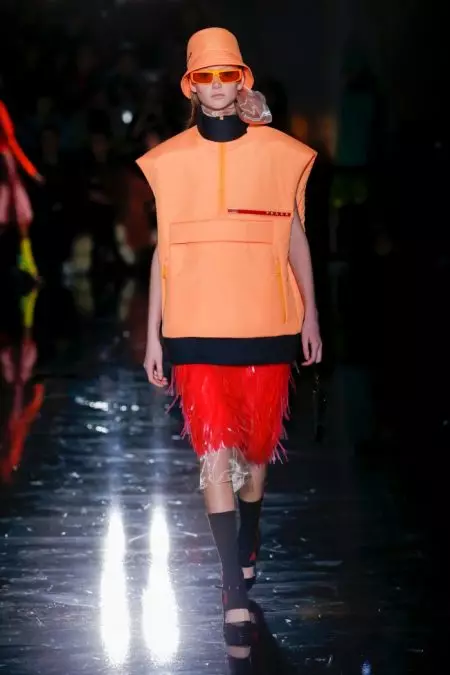 Prada nušviečia naktį 2018 m. rudenį