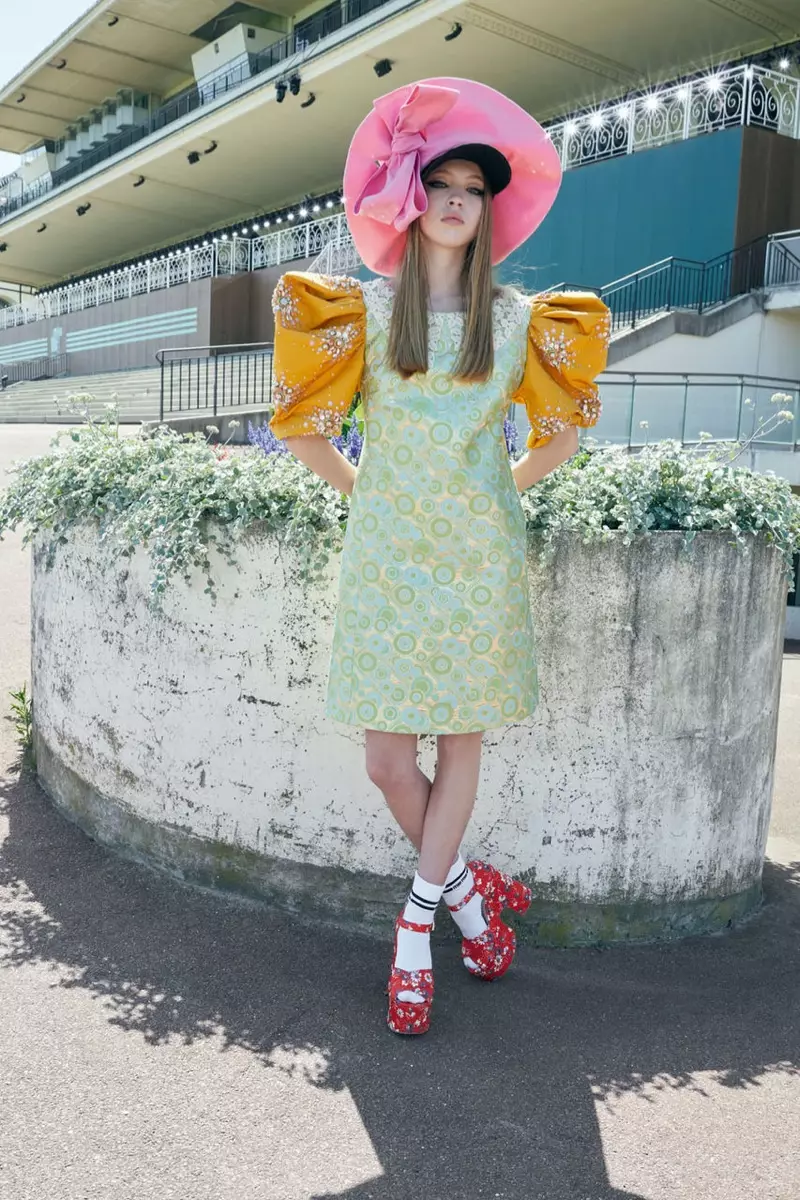 Lila Moss ชูแคมเปญ Miu Miu cruise 2020