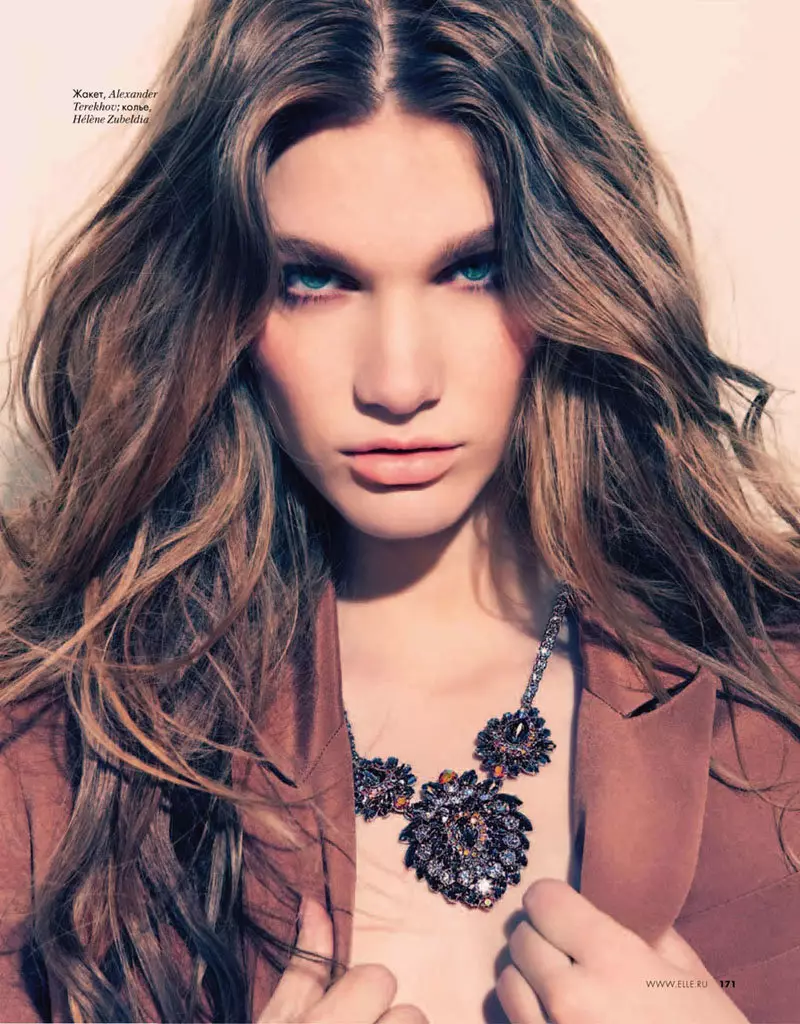 Irina Nikolaeva de Slava Filippov per a Elle Russia, juny de 2011