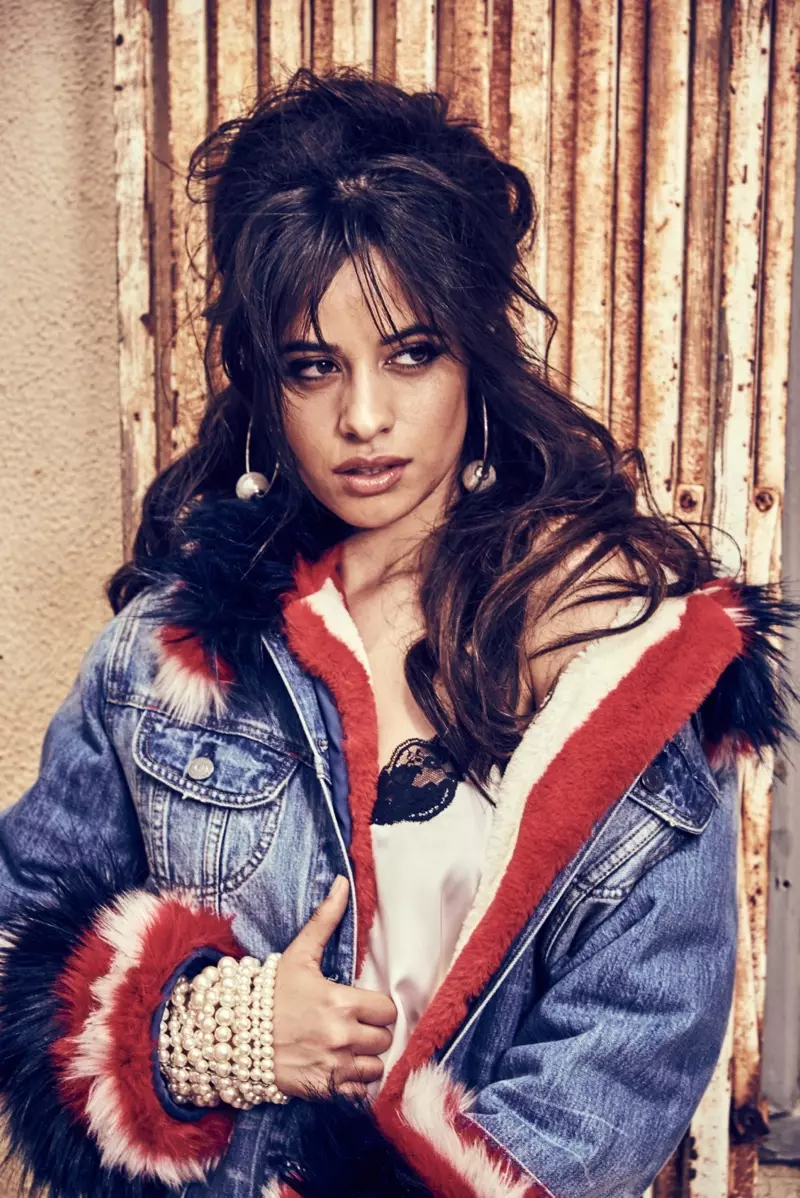 Camila Cabello در کمپین پاییز-زمستان 2017 Guess Jeans بازی می کند