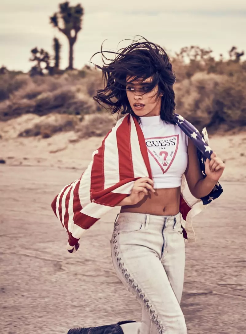 Sangerinden Camila Cabello står foran Guess Jeans' efterår-vinter 2017-kampagne