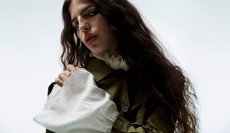 Burberry x Barneys Нью-Йорк Созылған мақта-матадан жасалған әскери күрте және иілген мойын жеңі жоқ топ