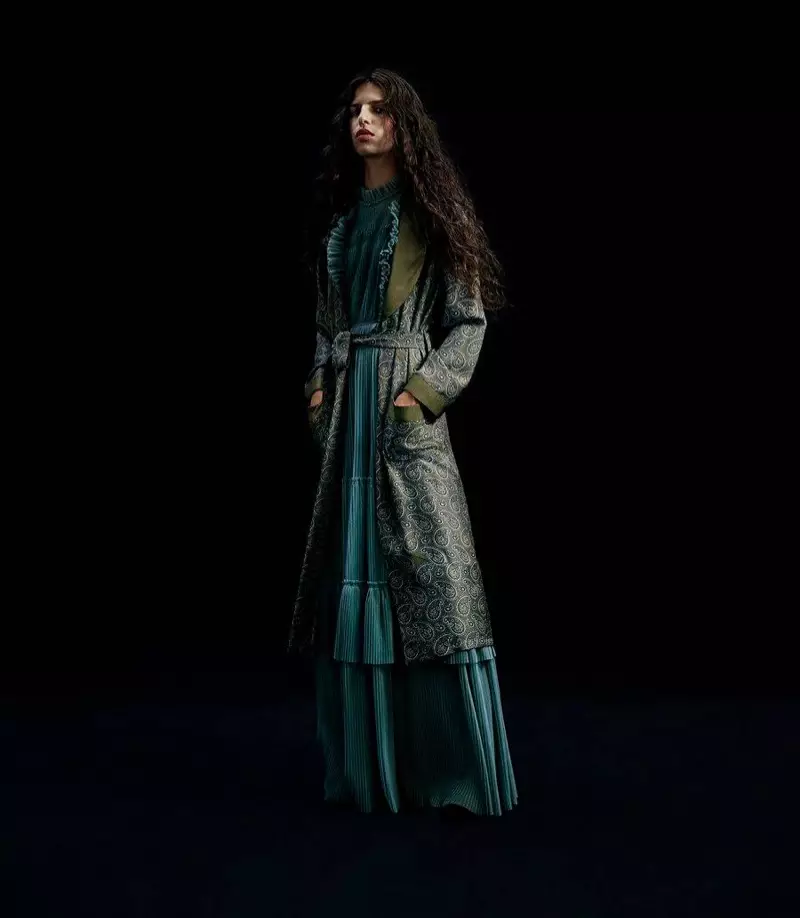 Burberry x Barneys New York Silk Dressing Jubah dan Gaun Tulle