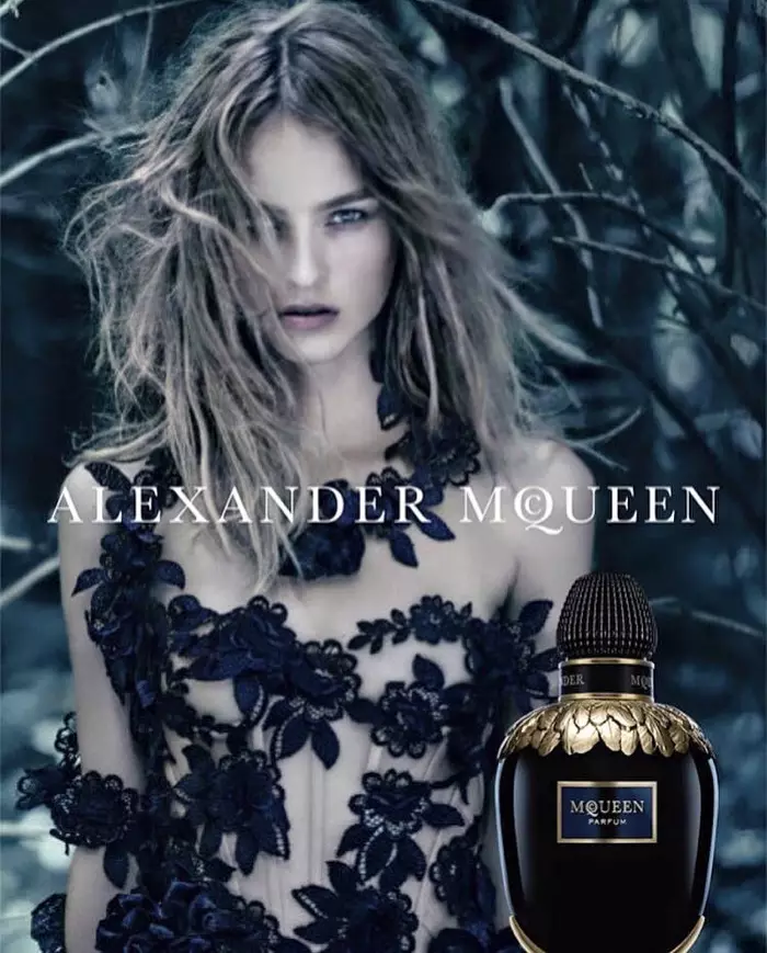 Campaña publicitaria de Alexander McQueen Parfum