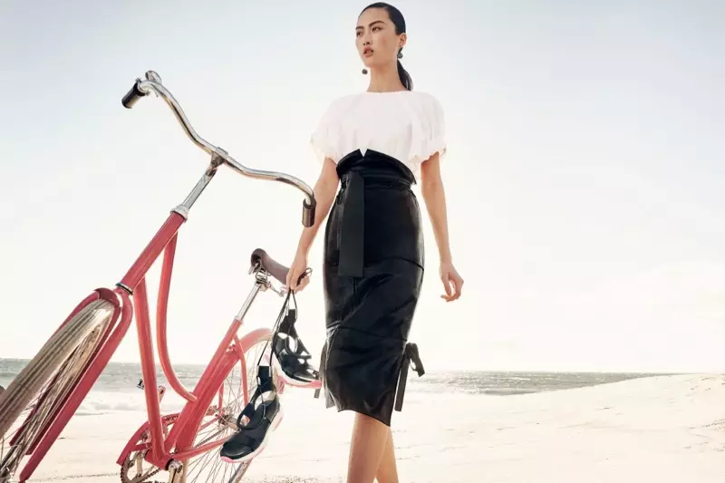 Jing Wen ດາວໃນແຄມເປນພາກຮຽນ spring-summer 2016 ຂອງ Salvatore Ferragamo