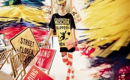 Pag-amping: Ang Kampanya sa Spring 2016 sa Moschino mao ang Super Chic