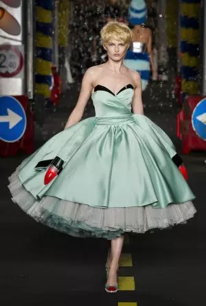 Moschino Frühjahr 2016 | Mailänder Modewoche