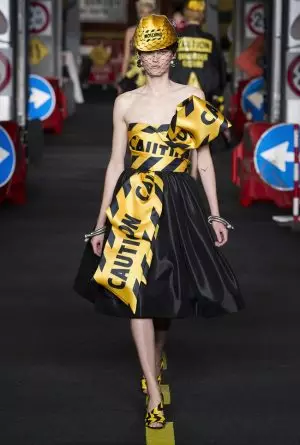 Moschino Frühjahr 2016 | Mailänder Modewoche