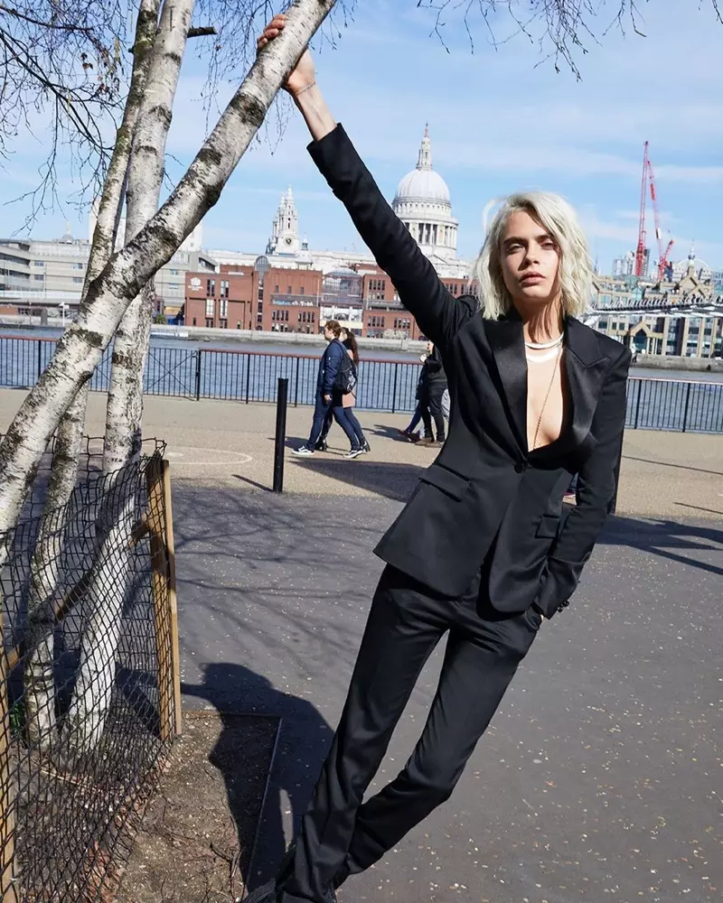 Burberry azindua kampeni yake kali ya manukato na Cara Delevingne