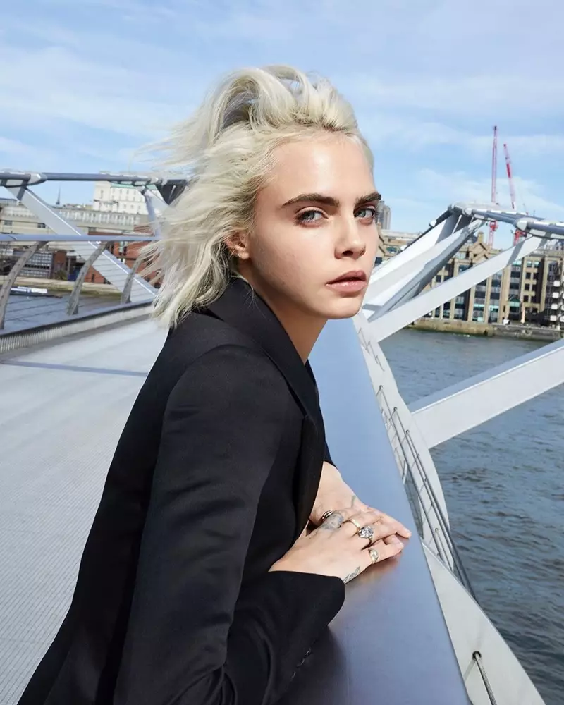 Cara Delevingne Burberry njena intenzivna kampanja