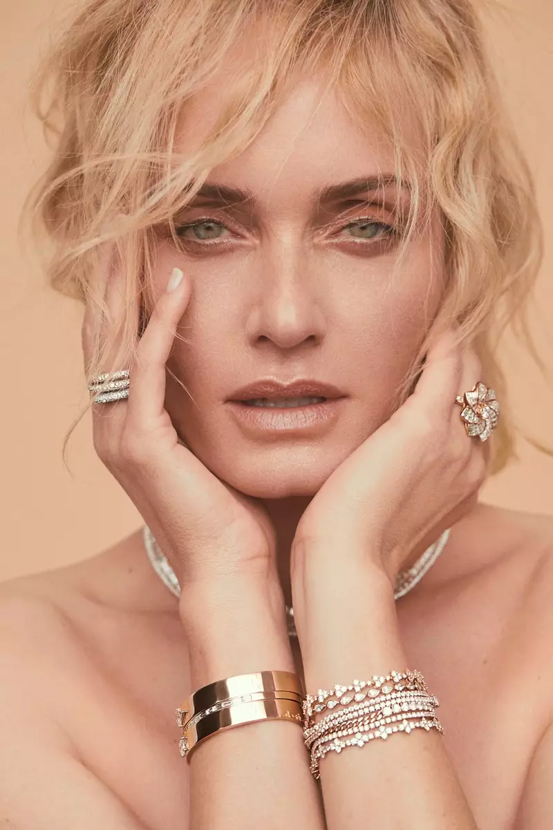 Model Amber Valletta akuwonekera mu kampeni ya Anita Ko 2020