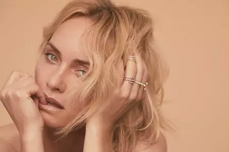 Amber Valletta Wows ji bo Kampanyaya Jewelry Anita Ko