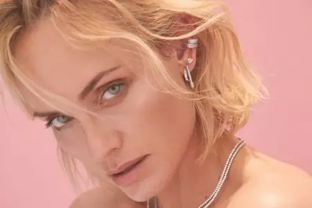 Amber Valletta Wows cho Chiến dịch trang sức Anita Ko