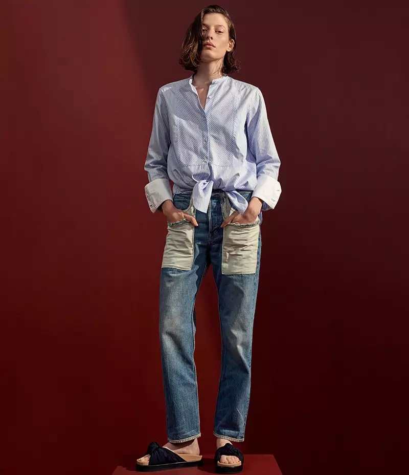 Gestreiftes Hemd aus Baumwollpopeline von Helmut Lang, Inside-Out-Pocket-Jeans aus Baumwolle und Pantoletten aus Faille mit Knoten