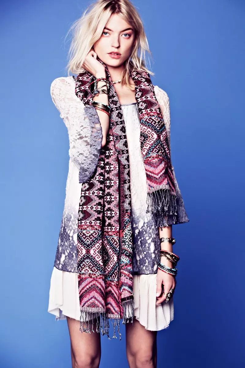 Martha Hunt Sports Flirty, Tomboy Style per il lookbook di gennaio di Free People