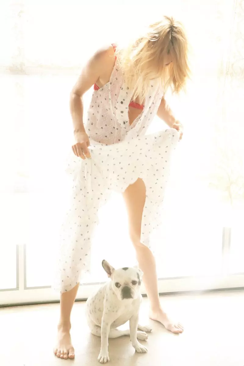 Camille Rowe Models Intimates pre Free People's najnovší lookbook