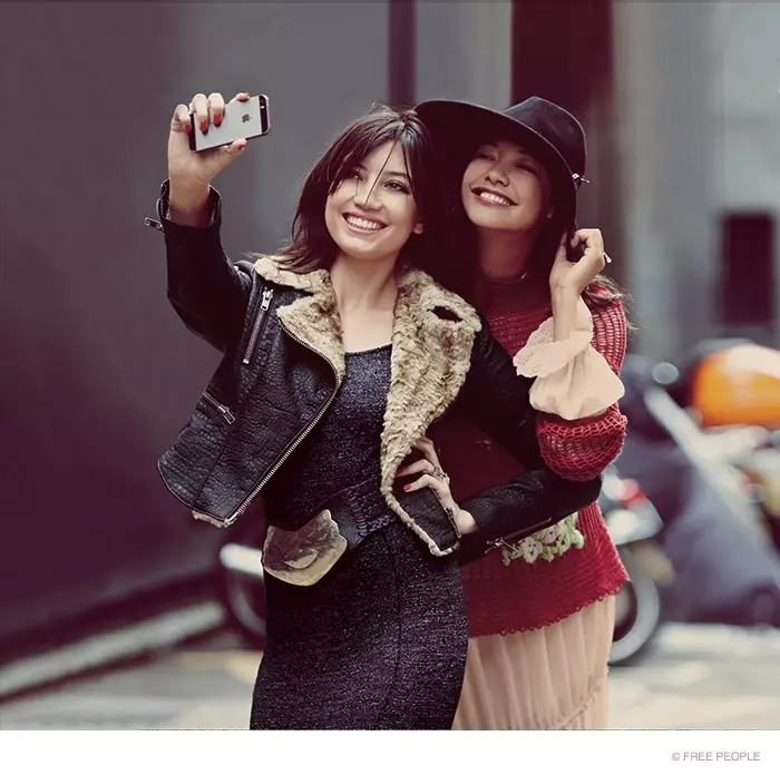 Elsa Hosk, Martha Hunt, Daisy Lowe + Dugang nga Bituon sa Free People's Selfie Edition