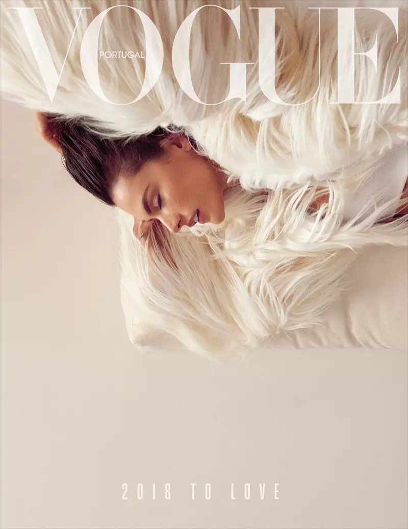 Η Alessandra Ambrosio ντύνεται με πολυτελή παλτό για τη Vogue Portugal