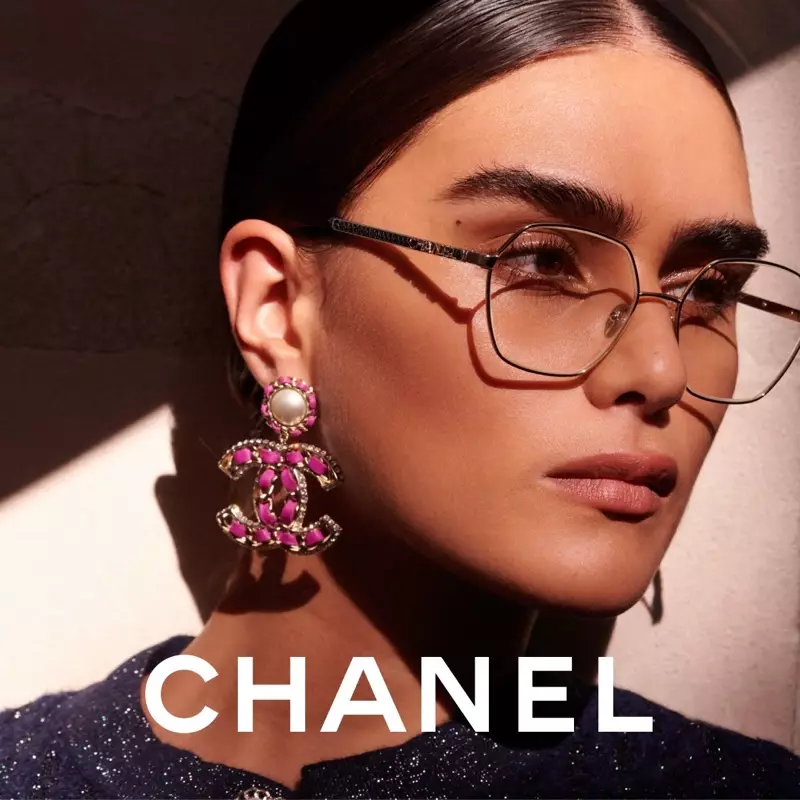 Τα γυαλιά Chanel επικεντρώνονται σε μινιμαλιστικούς σκελετούς για το 2021.