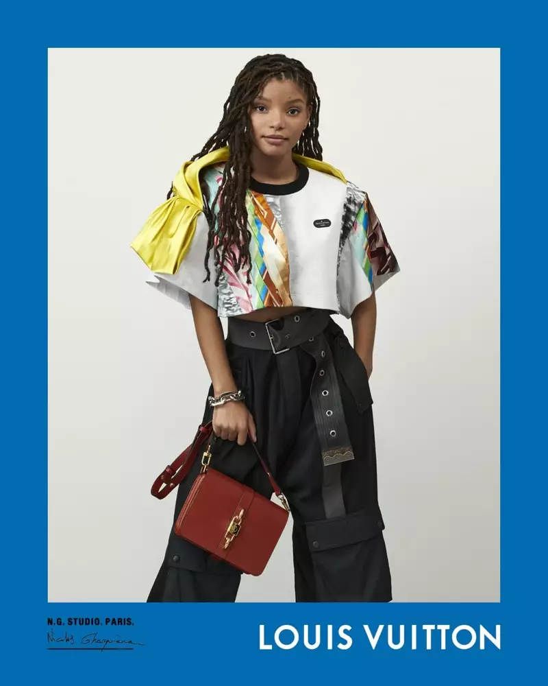 Halle Bailey nyeredzi muLouis Vuitton muchirimo-zhizha 2021 mushandirapamwe.