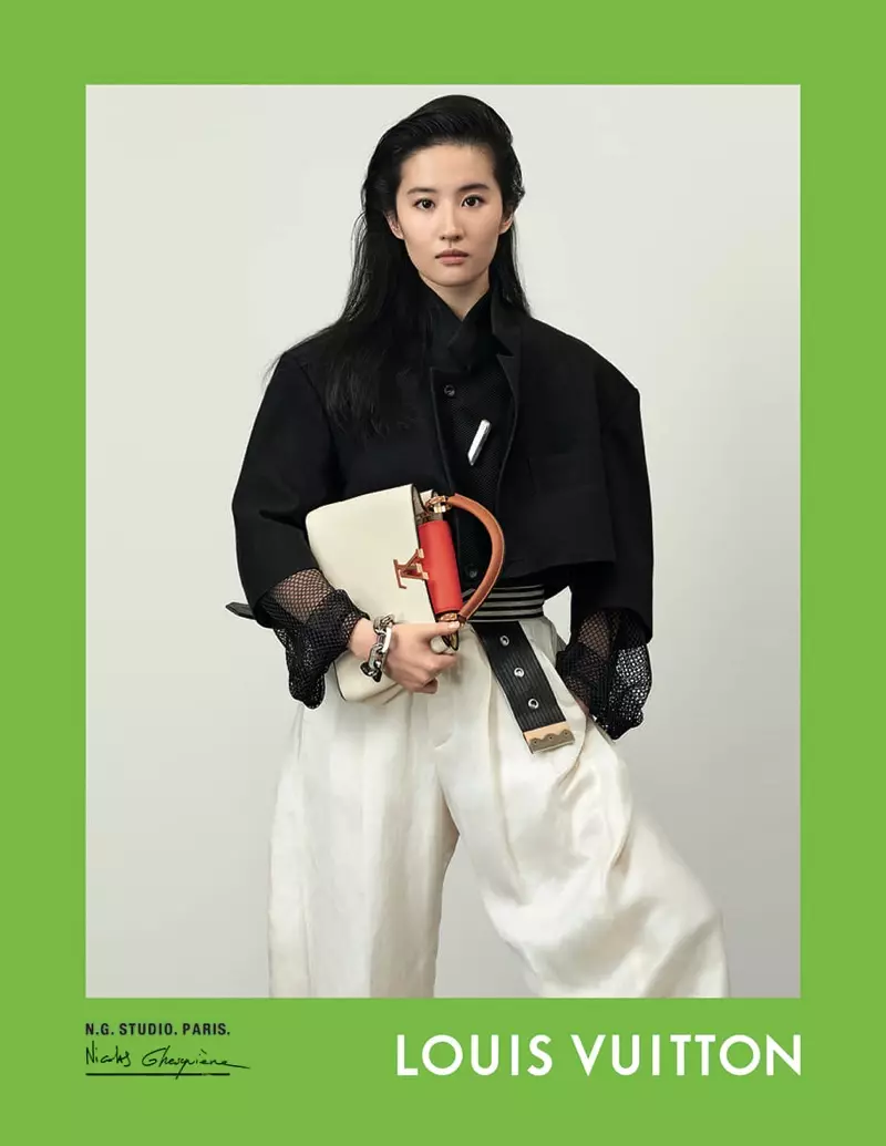 Liu Yifei o na le linaleli lets'olong la Louis Vuitton nakong ea selemo-lehlabula la 2021.