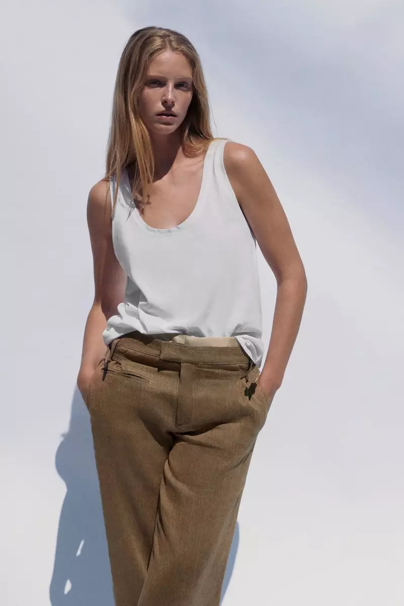 Zara tanktop en limited edition contrasterende broek.