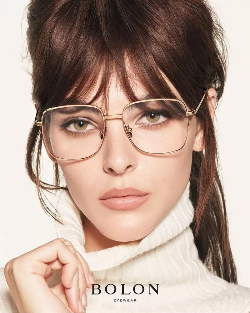 Model Vittoria Ceretti dra vierkantige rame in Bolon Eyewear-somer 2021-veldtog.