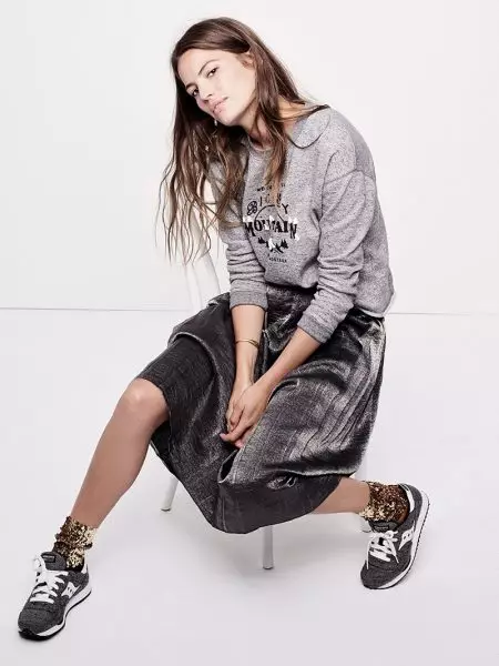 Cameron Russell modeluje neformální sváteční oblečení Madewell