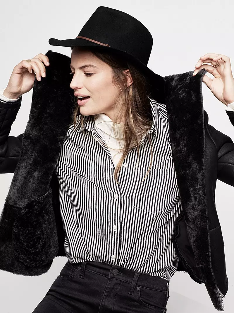 Fedora са скураной стужкай Madewell x Biltmore, матацыклетная куртка Madewell Shearling, фланэлевая скурчаная кашуля былога хлопца ў палоску і баваўняная вадалазка Whisper