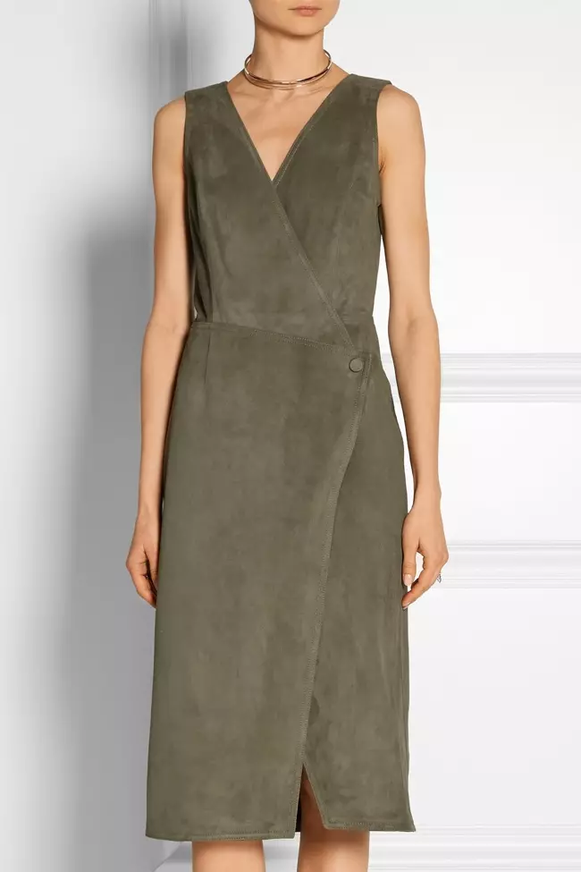 Kombinéiert déi zwee 1970er Trends vun engem Wraparound Kleed a Sueden, erstellt de Jason Wu e ladylike Look inspiréiert vum Joerzéngt. Verfügbar bei Net-a-Porter.