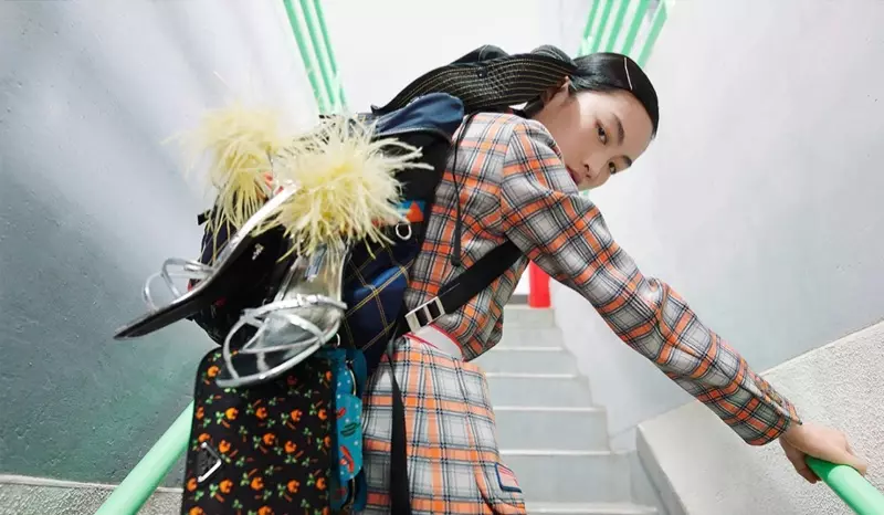 Jing Wen vaidina Prada 2017 m. pavasario-vasaros kampanijoje