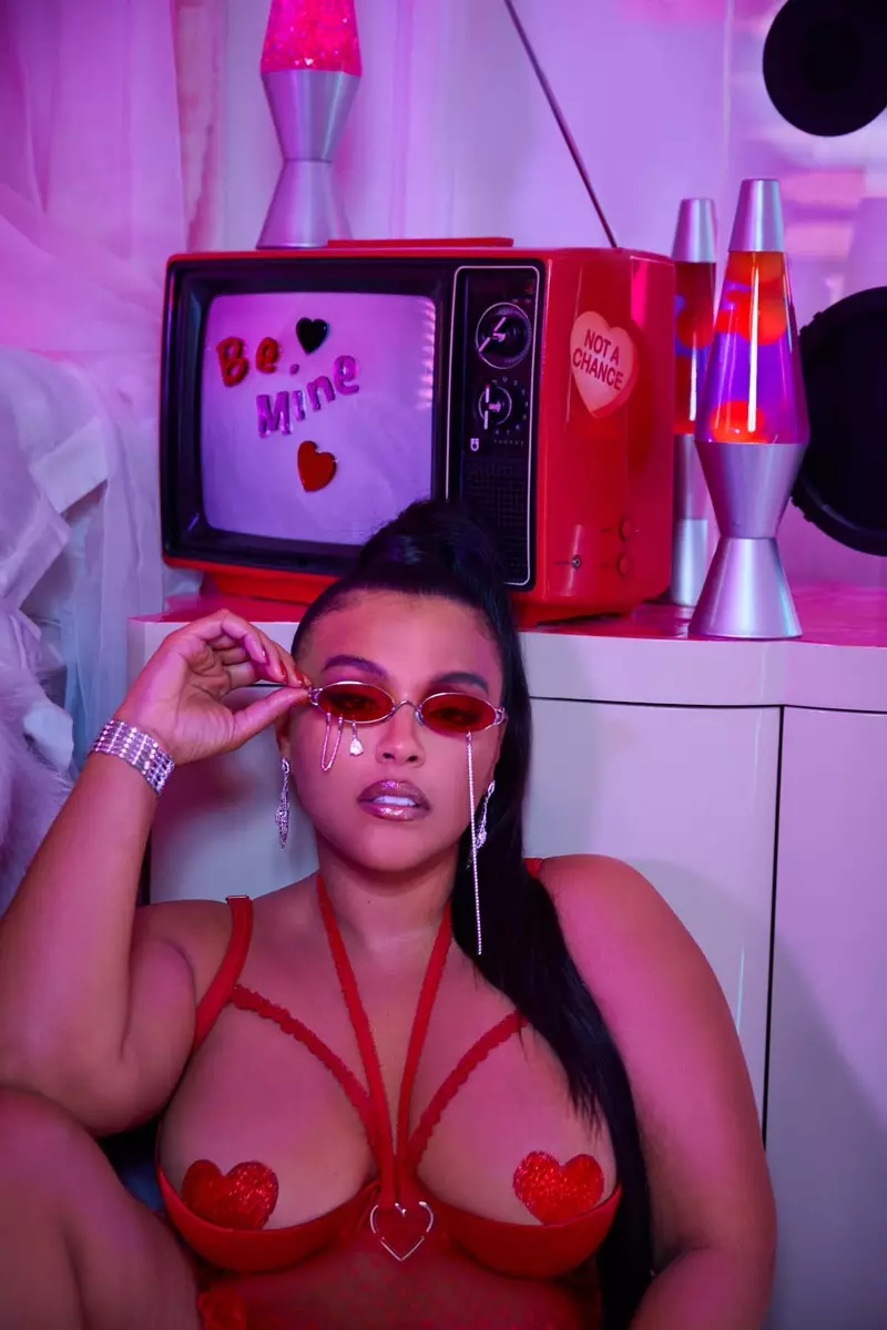 Paloma Elsesser “Savage x Fenty x Adam Selman” kampaniýasyny gyzdyrýar