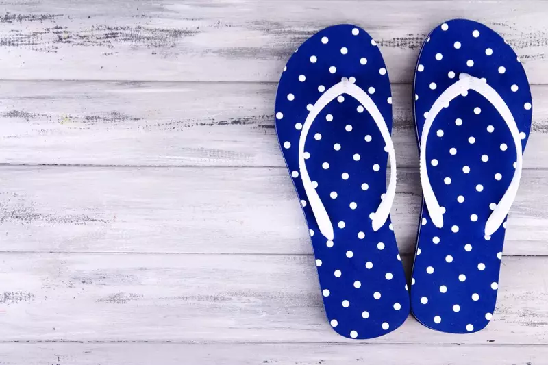 Yuav Ua Li Cas Xaiv Flip Flops Zoo li Fashionista