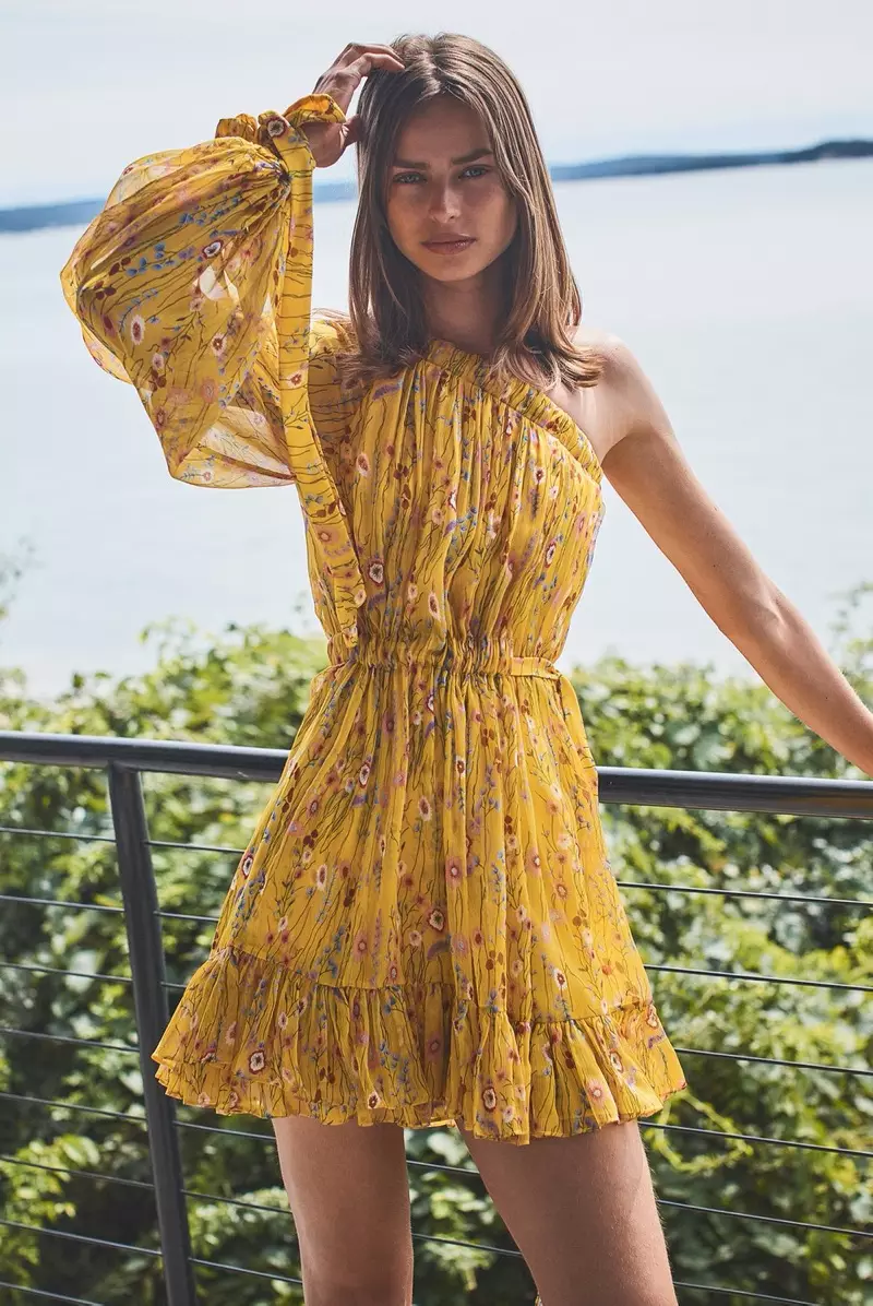La model Birgit Kos apareix a la campanya primavera-estiu 2020 d'Alexis