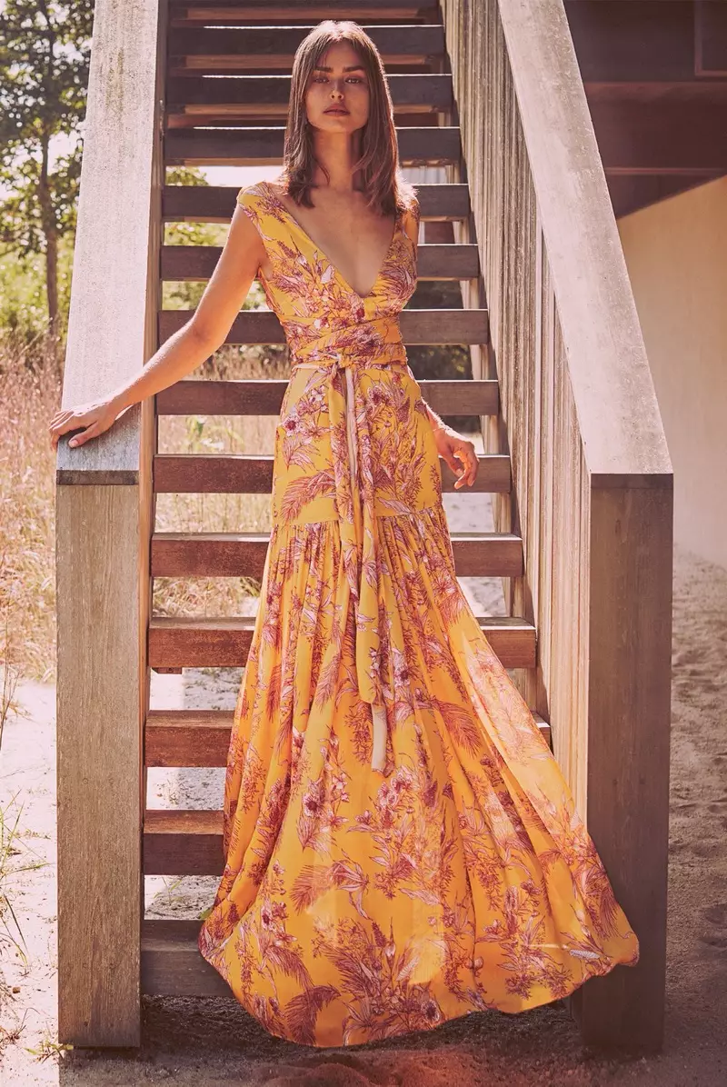 Birgit Kos modeles Belaya kleita Alexis pavasara-vasaras 2020 kampaņā