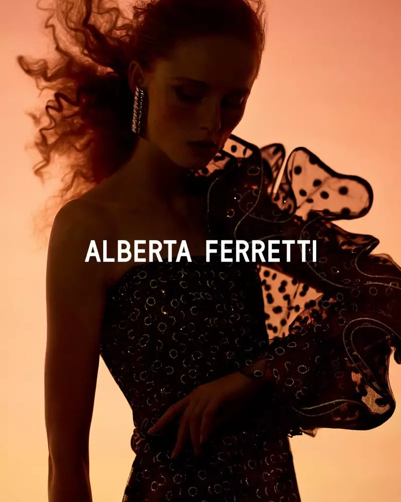 Alberta Ferretti spotlights Rüschen fir Hierscht-Wanter 2019 Kampagne