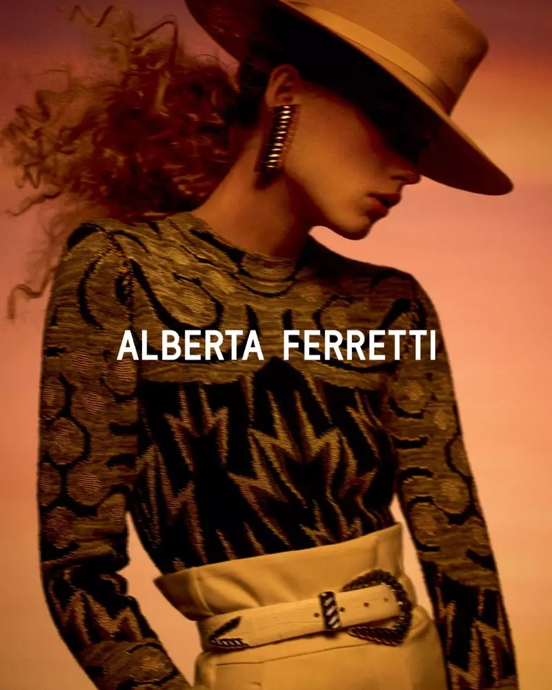 Rianne van Rompaey luan në fushatën vjeshtë-dimër të Alberta Ferretti 2019