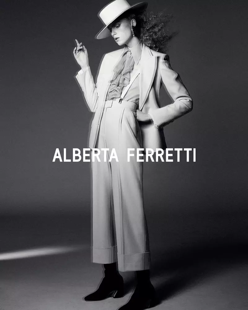 Alberta Ferretti apresenta campanha outono-inverno 2019