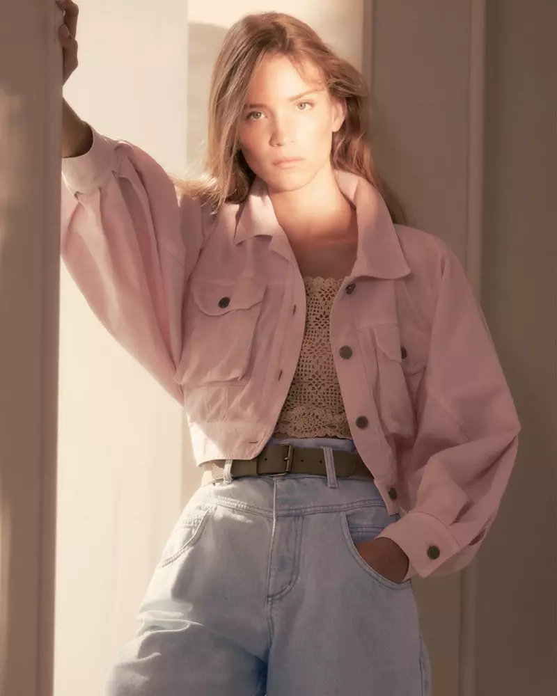 Alberta Ferretti 2019 m. pavasario-vasaros kampanijoje akcentuoja pastelinį stilių