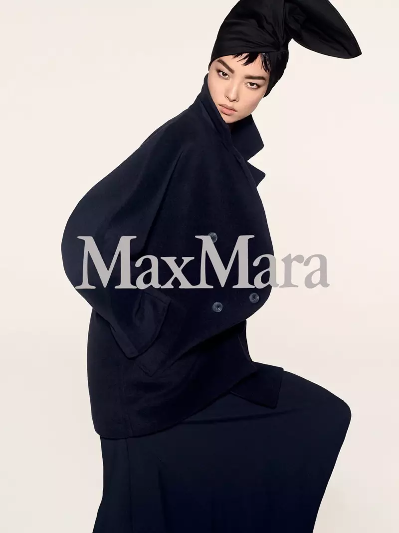 Fei Fei Sun leva un abrigo longo na campaña previa ao outono 2018 de Max Mara