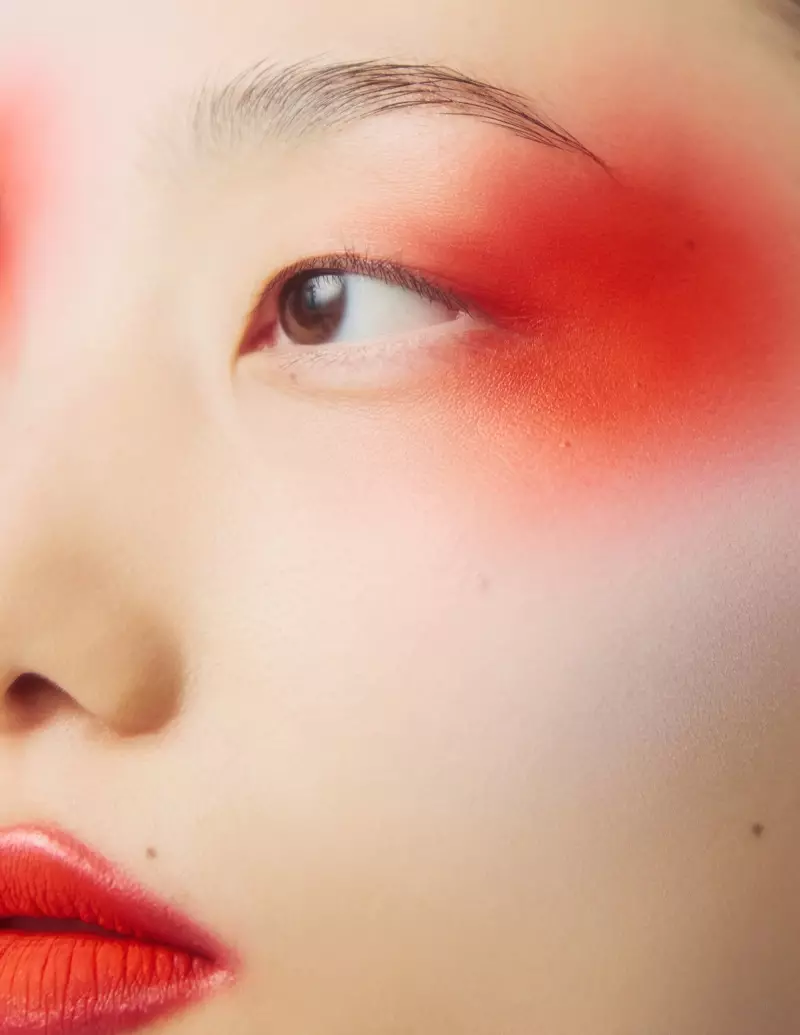 Chunjie Liu və Liu Huan Harper's Bazaar China üçün dramatik gözəllik geyinirlər